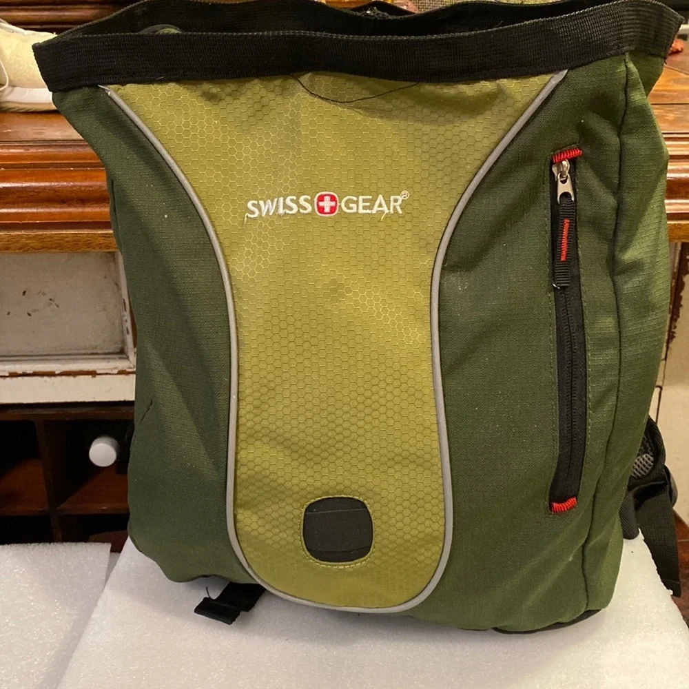 Swiss Gear Urban Trekker Backpack Model CP110 SwissGear Green Olive Black
